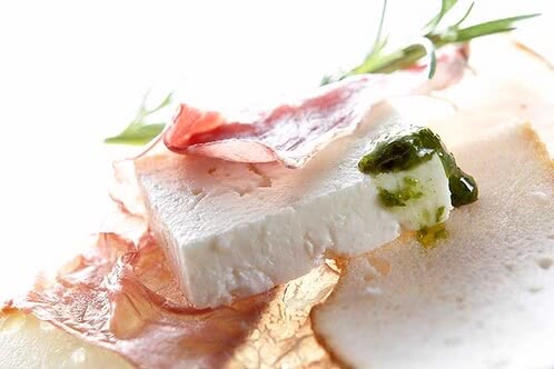 Oideas: Ceapaire cáise caorach i stílFetale Cecinas de León